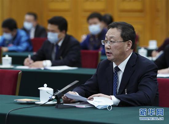 5月22日，全國人大代表霍照良參加內(nèi)蒙古代表團的審議并發(fā)言。新華社記者 謝環(huán)馳 攝